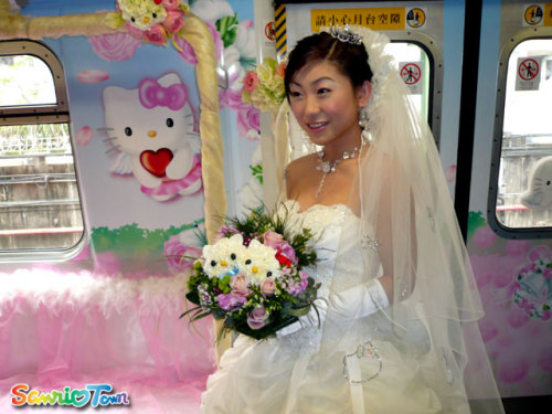 hello kitty wedding gown 2 years ago 1236 pm