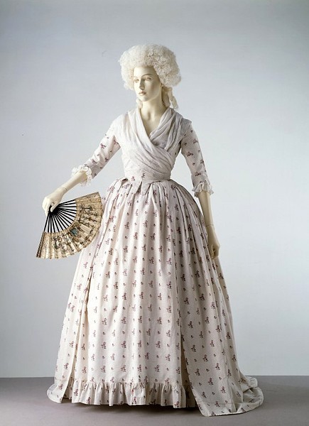 fuckyeahmantuamaker:  Gown & Petticoat, c. 1785, printed cottonV&A