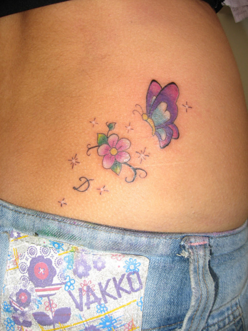 tattoo de borboletas. Tatuagem de uma orboleta e