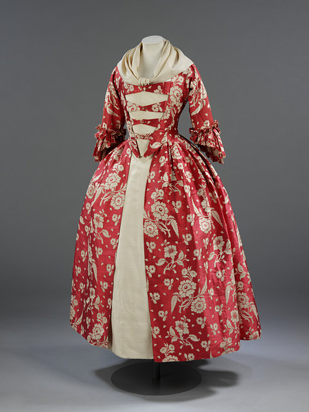fuckyeahmantuamaker:  GownGreat Britain1769 (fabric from 1740s) (via the V&A)