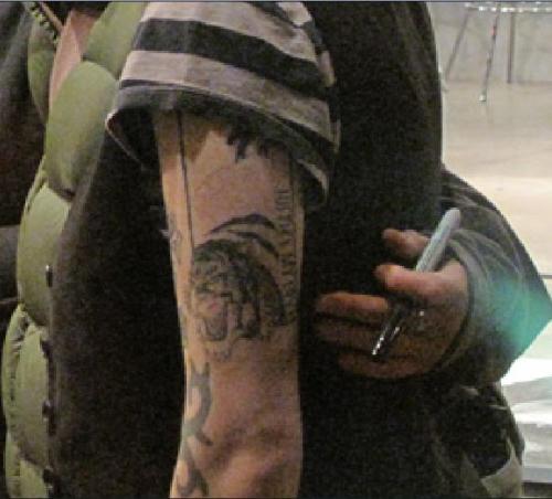 tegan and sara tattoos. Re: Tegan and Sara#39;s Tattoos?