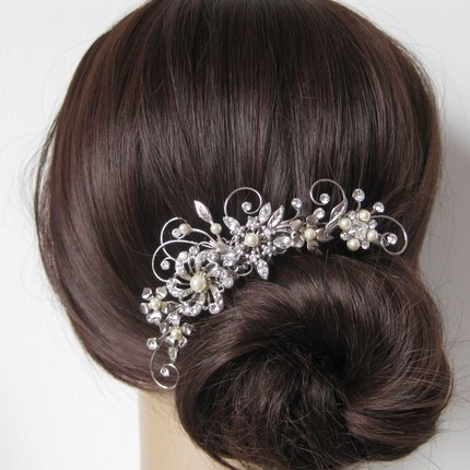 January 28 2010 9 notes Pin your chignon with this vintagestyle wedding 