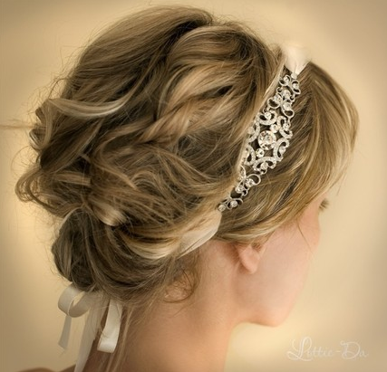 I found this on the blog off white wedding I just love this headband 
