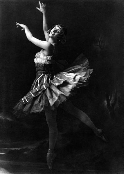 Anna Pavlova doing the Danse Papillon EO Hopp 1918 Previous post
