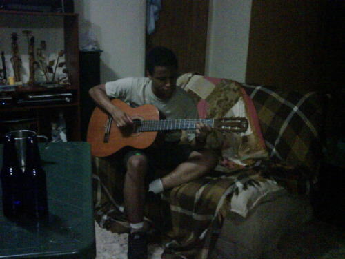 That’s Víctor, the guitarrist from my brother’s band. This is when we were singin Metallica las night.