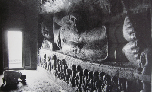 Ajanta Cave 26: the reclining Buddha (thanks touba)
