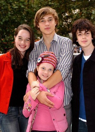 william moseley and anna popplewell. Tags: williammoseley