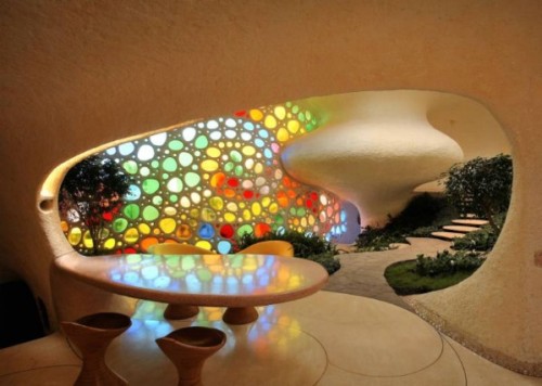 geographysucks:Do You Want To Dream Different?  Javier Senosiain is a Mexican architect who has a peculiar taste to create numerous marvels in different patterns. This particular shell house aptly named “Nautilus House” was given shape in 2006 at a place called Naucalpan in Mexico.