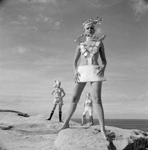 asunburntcountry:  ‘Angels in orbit’ fashion shoot on North Head, Sydney, 1969 (designer unknown) 
