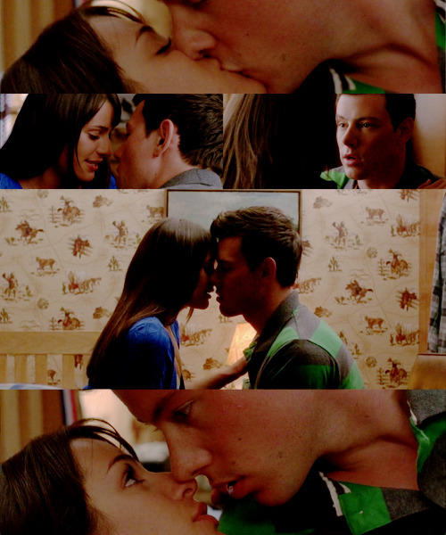 perfectlyadorkable:  Finn&amp;Rachel - 2x03 - Grilled Cheesus  WILL NEVER NOT LOVE THIS SCENE. &lt;3