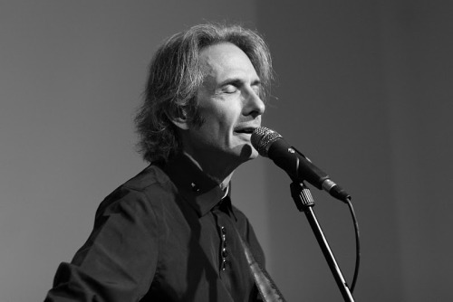 Lenny Kaye performs Fortnight launch