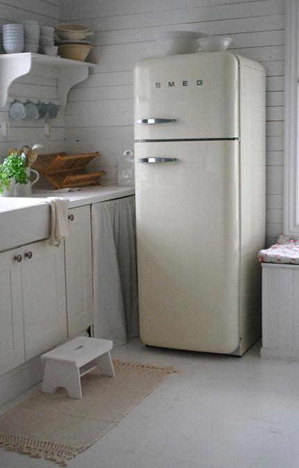 I will always reblog smeg refrigerators.  Always.