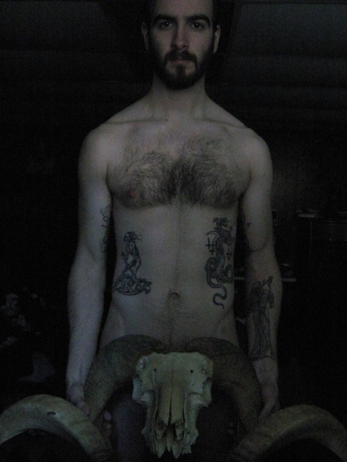 serenrae:  whorecrown:  deathrituals:  666th post ave sathanas  &.nice skull.. need more attractive men posing with skulls. like now.  I agree with what whorecrown said. 