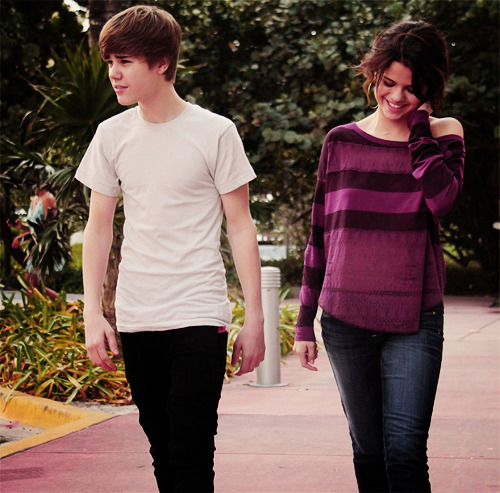 764 notes • 4 weeks ago • TAGS: selena gomez justin bieber candid