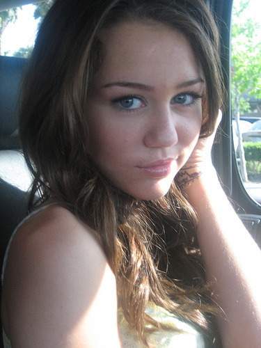 This is a blog dedicated to Miley Cyrus I post pics videos news gifs 