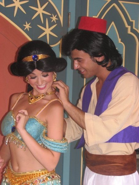 princess jasmine and aladdin kissing. Size princess jasmine on