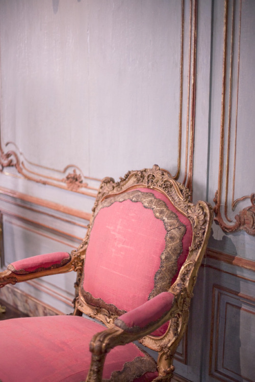 photographer: Jamie Beck
pink and gold chair, molding, paneling
From Me To You - Think Pink!