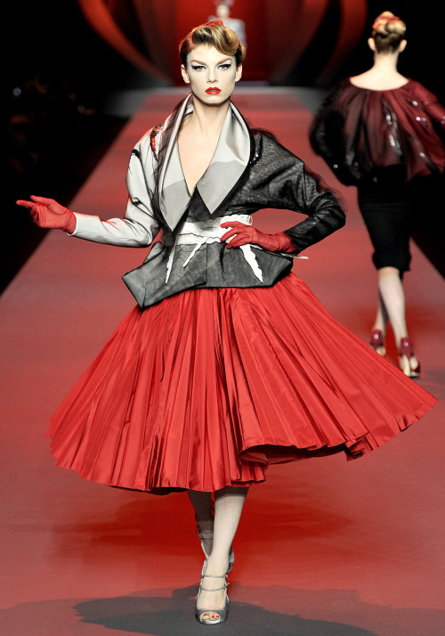 Vogue: Christian Dior Haute Couture, Spring 2011   photographer: Yannis Vlamos  Angela Lindvall
(click-through for zoom)