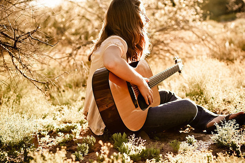 música é a lembrança do passado, a felicidade do presente, é algo que deixa guardado até a hora certa de lembrar.