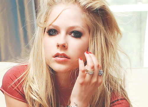 As coisas acontecem por um motivo: você se tornará uma pessoa mais forte.
Avril Lavigne