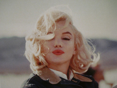 oisoubipolar:

Uma garota não precisa de ninguém que não precise dela.

Marilyn Monroe

