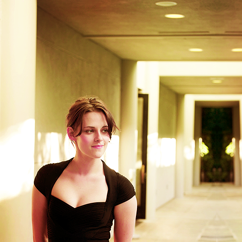 dayends:

Top3 favorite Kristen Stewart  pictures 
→ requested by knowyour-frenemies

