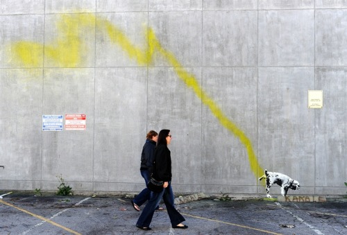 Photoblog - Banksy paints L.A.
