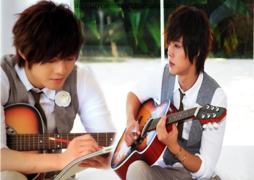 Kim Hyun Joong, you and that guitar of yours♥.