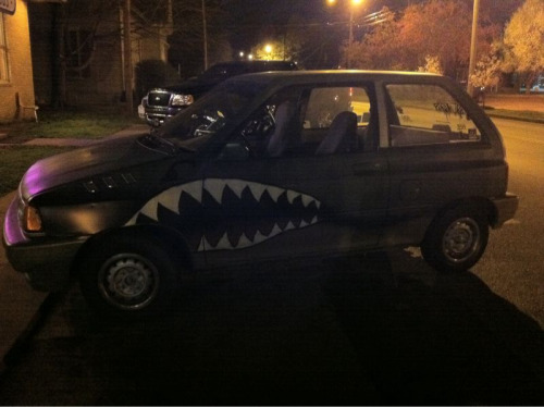 Look at this awesome shark car I saw..I looked closer and it had a PARAMORE sticker on it haha…niccccceeee