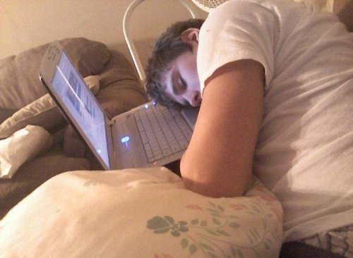 justin bieber sleeping on his laptop. Justin sleeping on his laptop.