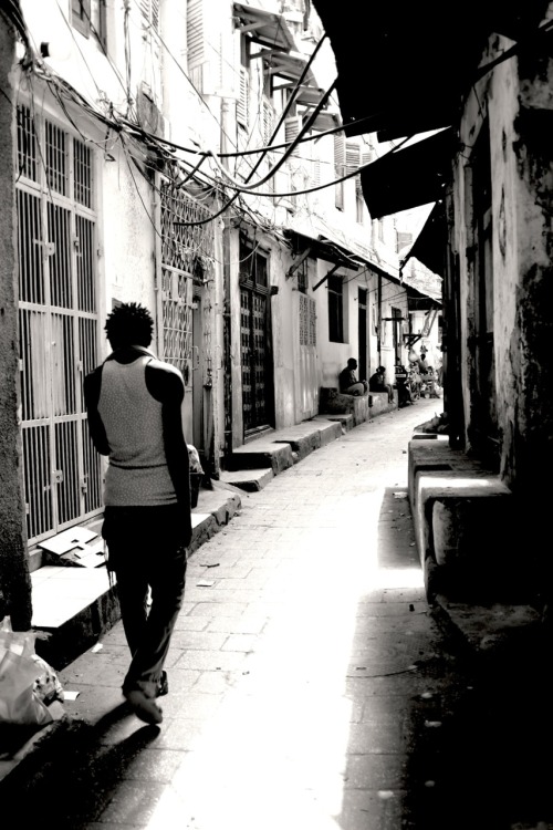 I just love the black and white contrast.
louismajanja:

Streets Zanzibar
