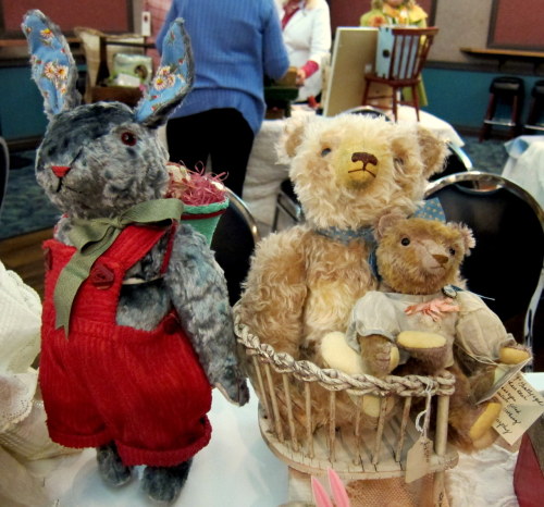 Pat Murphy&#8217;s Garden &#8230;Pat definitely has Spring Fever. Each bear, bunny and chick were proud to be in her Easter Parade!