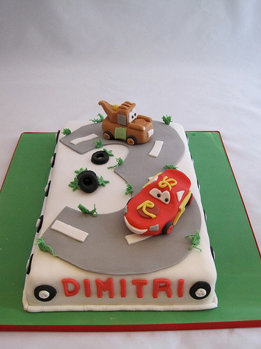 pixar cars cake. Cars Cake (by Jellycakes)