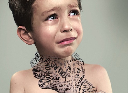 kimberllycavalcante:

Vocês conseguem ver como palavras podem machucar?

