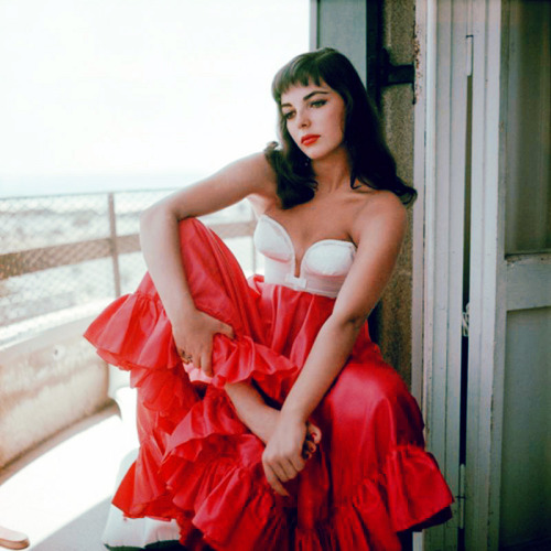 thegoldenoldies Joan Collins 1950's A young Joan Collins in a thoughful