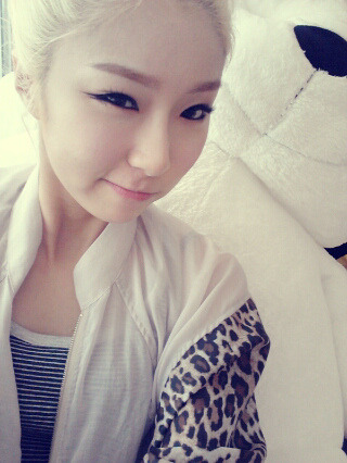 [110524] GaEun&#8217;s me2day update.
&#8220;Summer weather is already here&#8230; Wah, so hot~~~~~~  Going to the broadcast station ♥,♥&#8221;