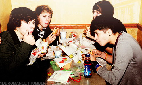 1dbromance:  Such a perfect healthy meal with the lads.
