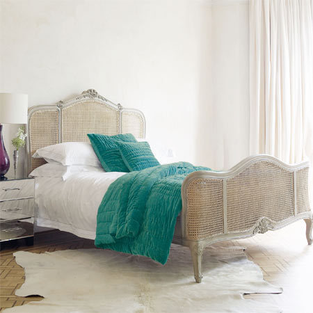 firsthome:

what a gorgeous bedroom… love the bed, bedding, floor, and mirrored dresser
