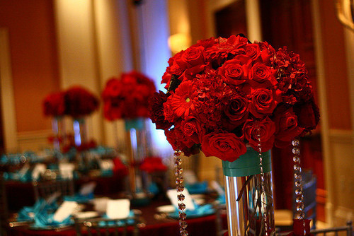 I adore red with turquoise These centerpieces are gorgeous