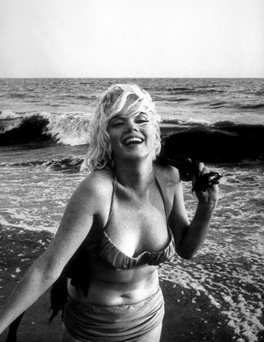 Marilyn Monroe happy at the beach 1960s