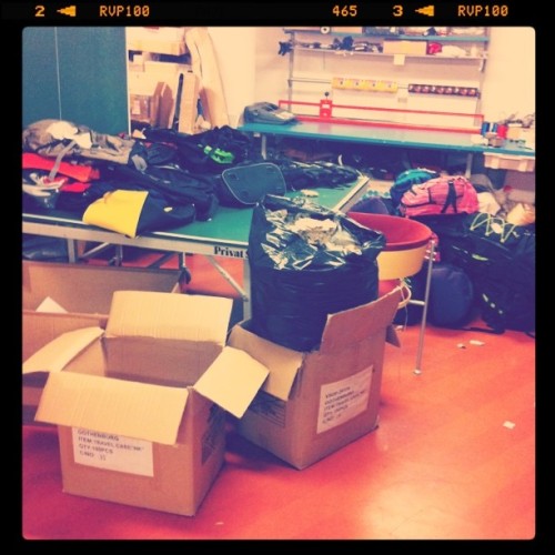 Okey.. Done with the travelwardrobes, now i&#8217;m gonna fill these backpacks.. The pile to the right are finished and the pile to the left am I gonna do now.. Mmmm I love my job (Taken with instagram)