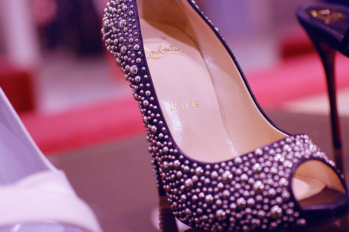 A glittering shoe weakness! Love! shoesandsenses:  ♥♥♥