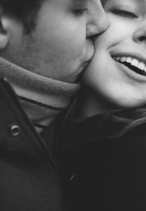 trueloveandhope:

Um relacionamento não é medido pelo número de beijos, nem pelos ”calores” em momentos de intensidade, mas sim pelo companheirismo, ficar do lado do outro quando ninguém mais ficaria.
