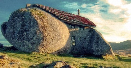 foslik:

unusual house made inside the stone
