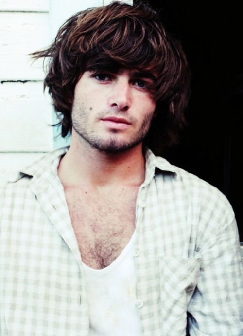 Oh my Angus Stone What a beautiful man 