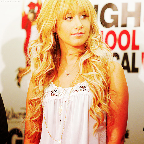 
30 days of Ashley (Candids/Appearances) 06# High School Musical 3 Press Conference, May 2, 2008.
