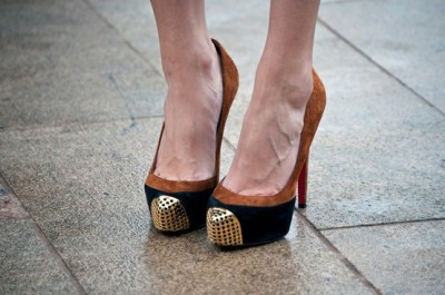 Sandals”أجراس ذهبية تزين قدميك..صنادل يدوية الصنع من "فيسك ساندالز- Feesk