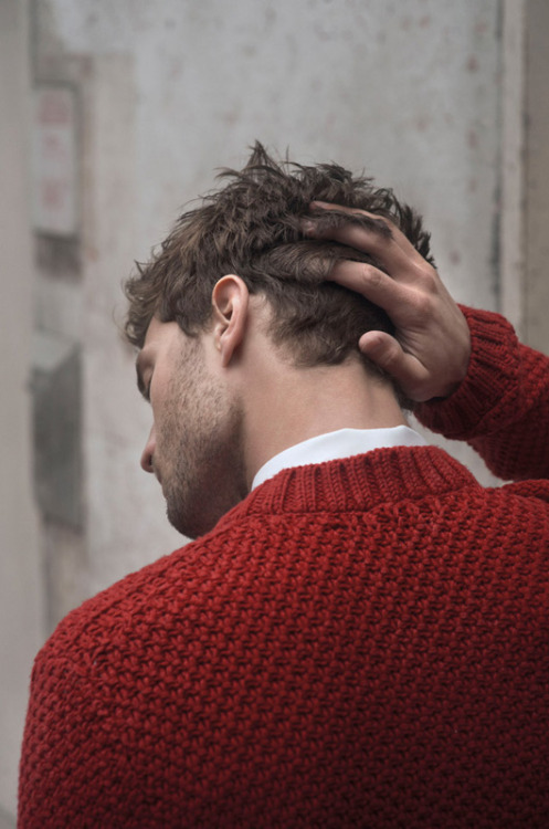 thoughtsandviews:  Jamie Dornan for Hugo Boss Love this jumper. I’ve had a thing for thick knit crew neck jumpers lately.  