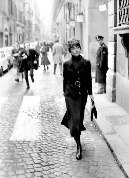 Audrey walking in Rome, 1970Elio Sorci © Camera Press/Photomasi