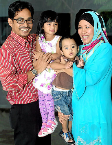 Gambar Keluarga penyanyi Safura Yaacob